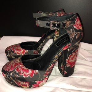 TopShop Floral Print Chunky Heels. Lightly used